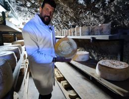 Immagine 1 di TOMA VALSESIA CASEIFICIO GIUNCA' A FOBELLO CASARO GIANLUCA BACCHELLA