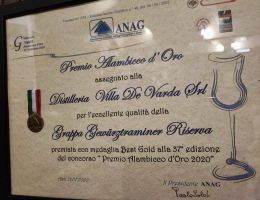 Immagine 3 di GRAPPA TRAMINER AROMATICO RISERVA DISTILLERIA DE VARDE