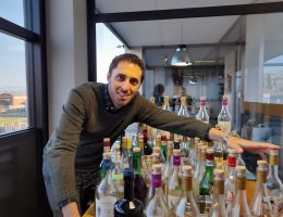 Immagine 1 di GRAPPA DI MOSCATO ARPRÈS 5 ANNI DISTILLERIA MAROLO 1977 ALBA