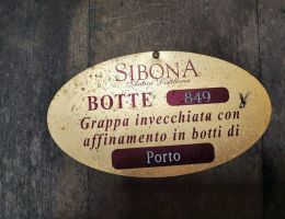 Immagine 3 di GRAPPA RISERVA DI NEBBIOLO 24 MESI BOTTI DA PORTO ANTICA DISTILLERIA SIBONA