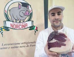 Immagine 1 di CULATELLO DI CINTA SENESE DI BERTOLAZZI SIMONE NORCINO DI PARMA