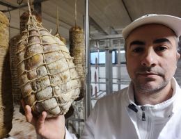 Immagine 2 di CULATELLO DI CINTA SENESE DI BERTOLAZZI SIMONE NORCINO DI PARMA