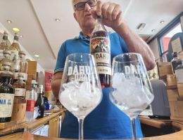 Immagine 1 di DAHU SPRITZ APERITIVO VALDOSTANO DISTILLERIA LA VALDÓTAINE DI MONTAGNA SAINT MARCEL
