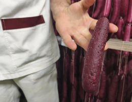 Immagine 2 di SALAME DI PATATA E DI BARBABIETOLA ARNAD LARDIFICIO ARTIGIANALE PETRO LAURENT