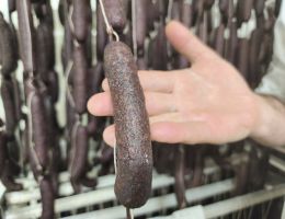 Immagine 3 di SALAME DI PATATA E DI BARBABIETOLA ARNAD LARDIFICIO ARTIGIANALE PETRO LAURENT