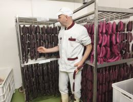 Immagine 4 di SALAME DI PATATA E DI BARBABIETOLA ARNAD LARDIFICIO ARTIGIANALE PETRO LAURENT