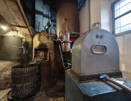 Immagine 4 di GRAPPA AMBRATA DI ROMANO LEVI DISTILLERIA ROMANO LEVI DI LUCIO SCARATTI