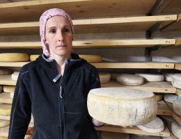 Immagine 1 di ALPE VEGLIA FORMAGGIO NOSTRANO ALPEGGIO CASEIFICIO ZANOLA