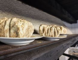 Immagine 2 di ALPE VEGLIA RICOTTA FRESCA E AFFUMICATA  A LEGNA  IN ALPEGGIO CASEIFICIO ZANOLA