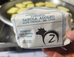 Immagine 1 di BURRO DI PURA PANNA NATURALE  ALPE VEGLIA CASIFICIO ZANOLA